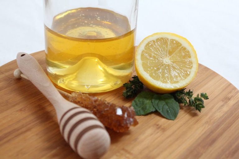 7 benefits of honey on the skin