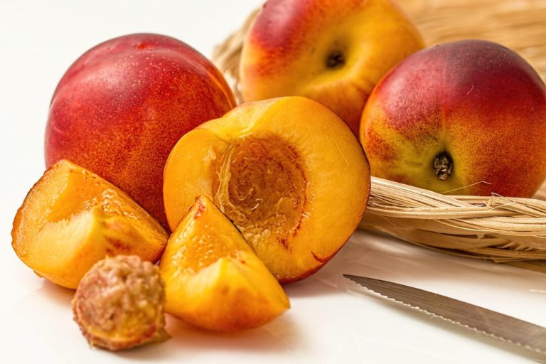 Peach Kernel Oil: 3 Recipes with a Natural Treasure