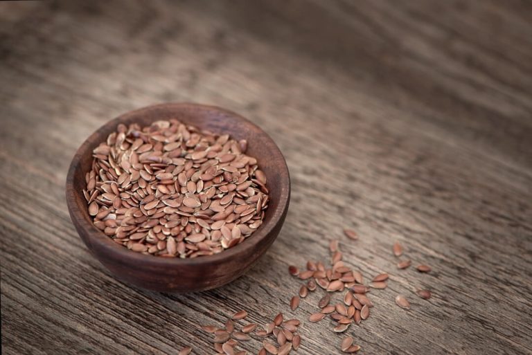 Linseed Oil: 10 Natural benefits for Face and Body