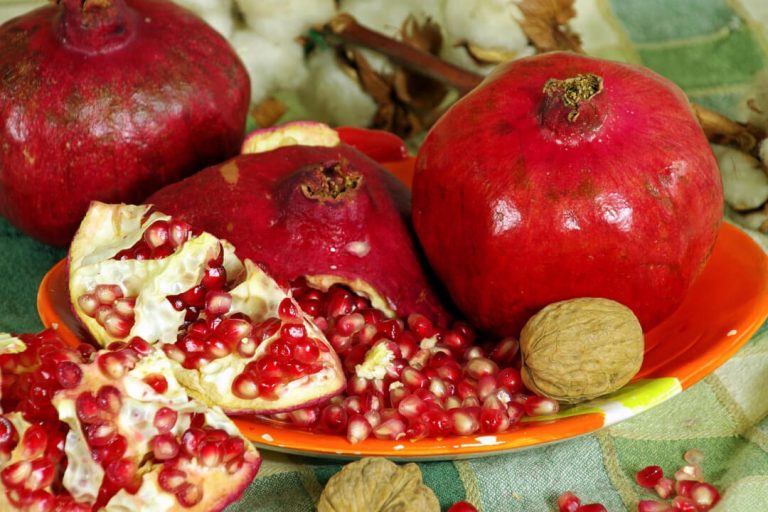 Pomegranate: 6 Unknown benefits for your Skin